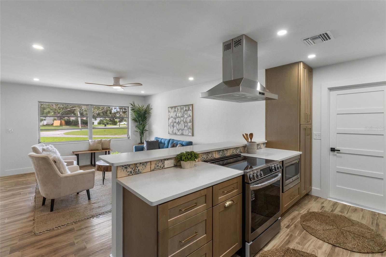 Image 4 of 12 For 3621 Searobin Drive Se