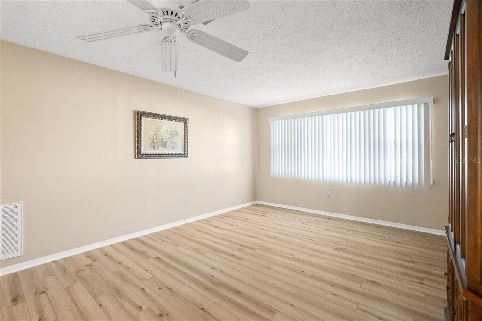 Image 10 of 32 For 8452 Phillip N 8452