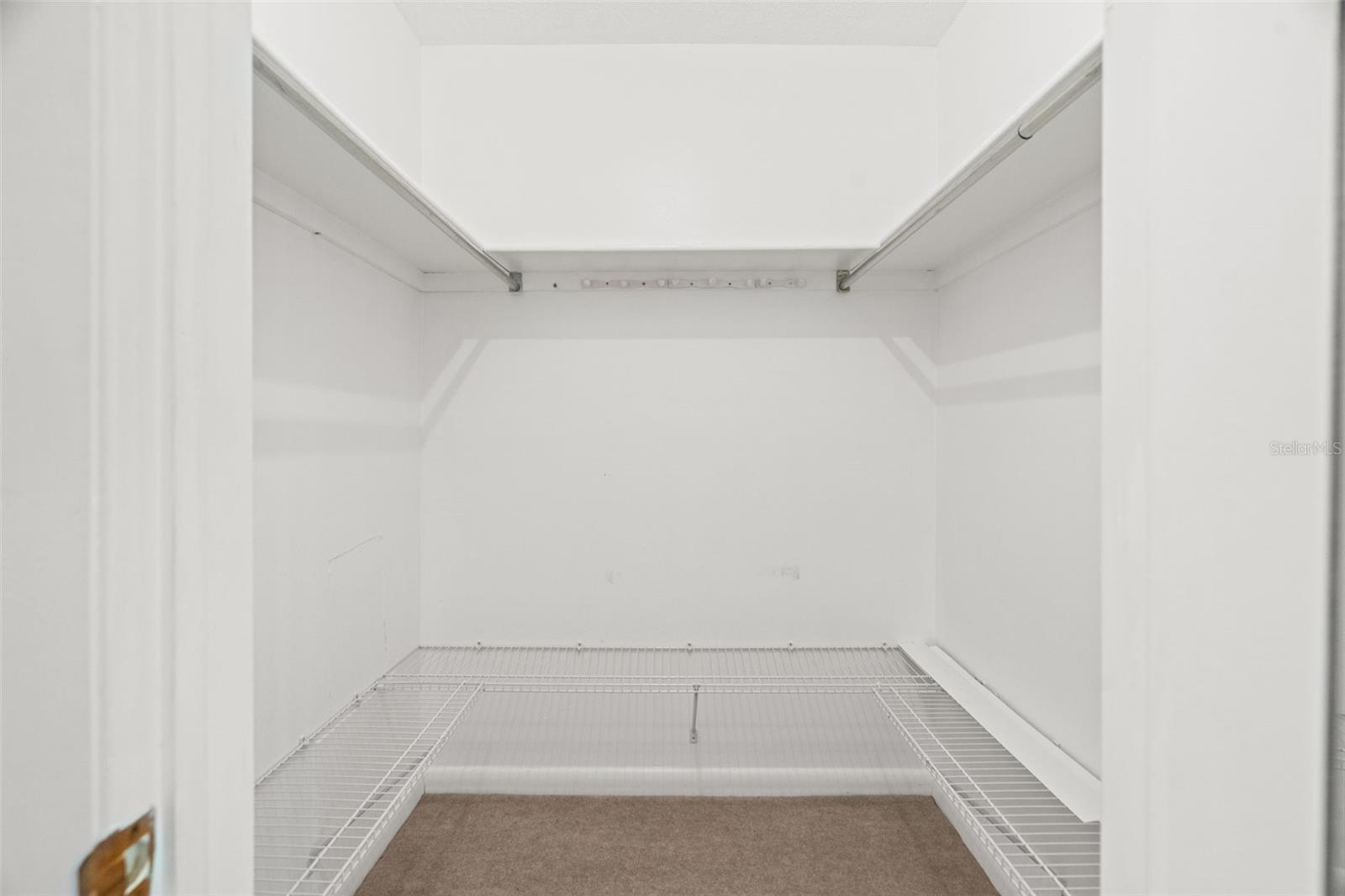 Image 17 of 32 For 8452 Phillip N 8452