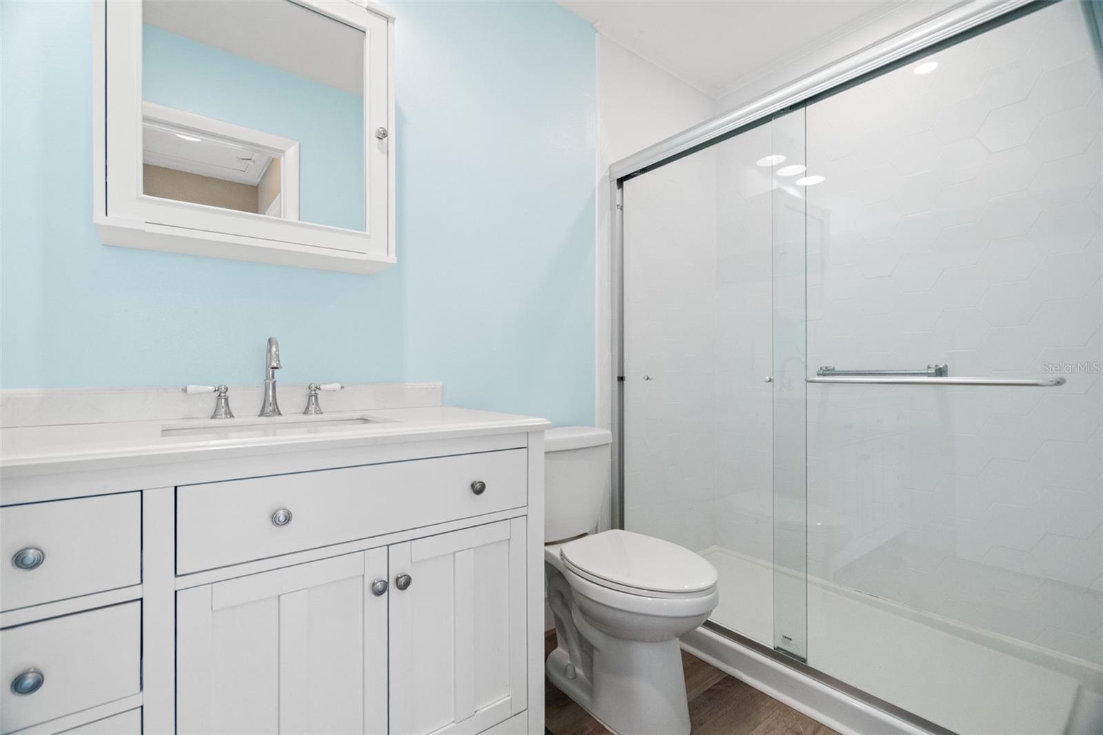 Image 18 of 32 For 8452 Phillip N 8452