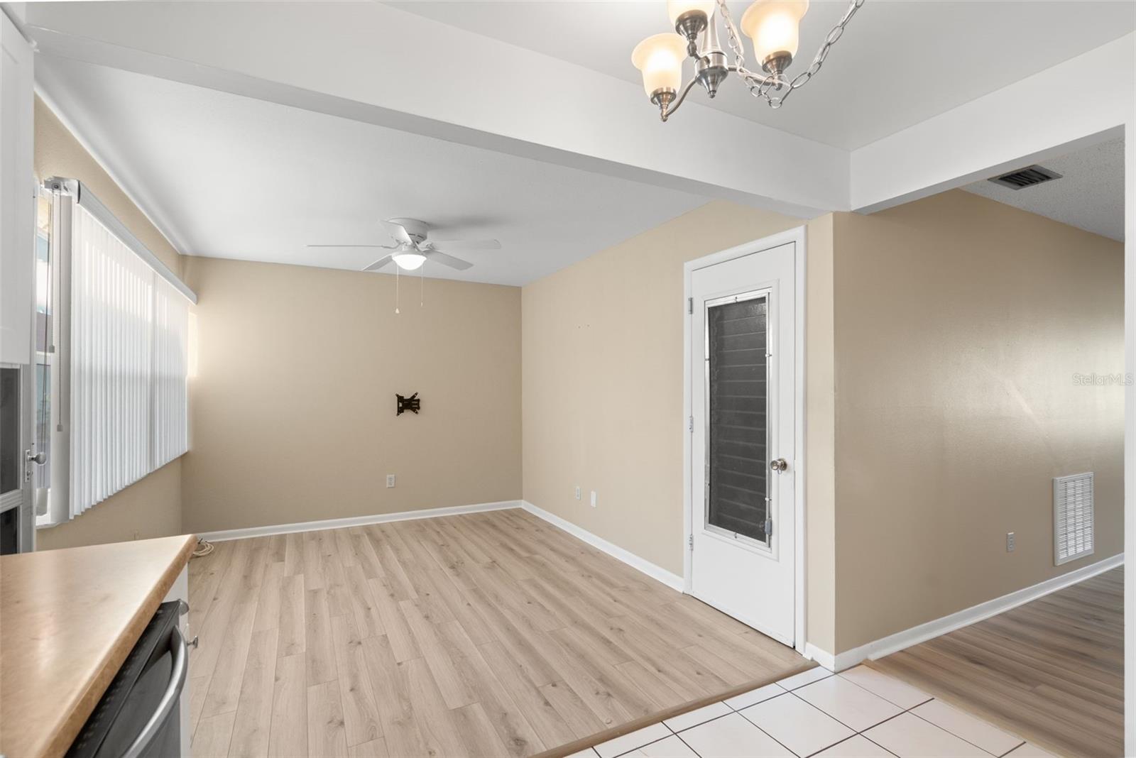 Image 19 of 32 For 8452 Phillip N 8452