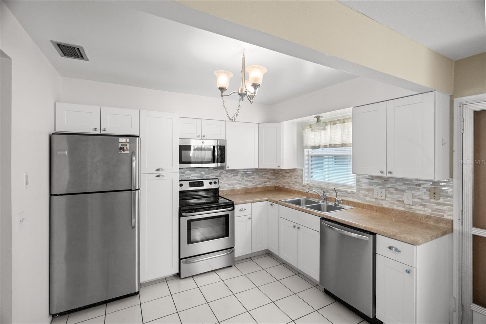 Image 22 of 32 For 8452 Phillip N 8452