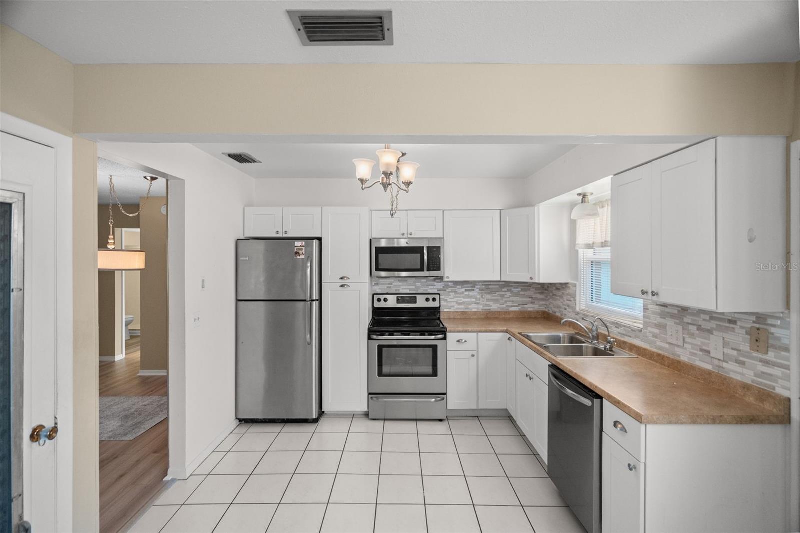 Image 23 of 32 For 8452 Phillip N 8452