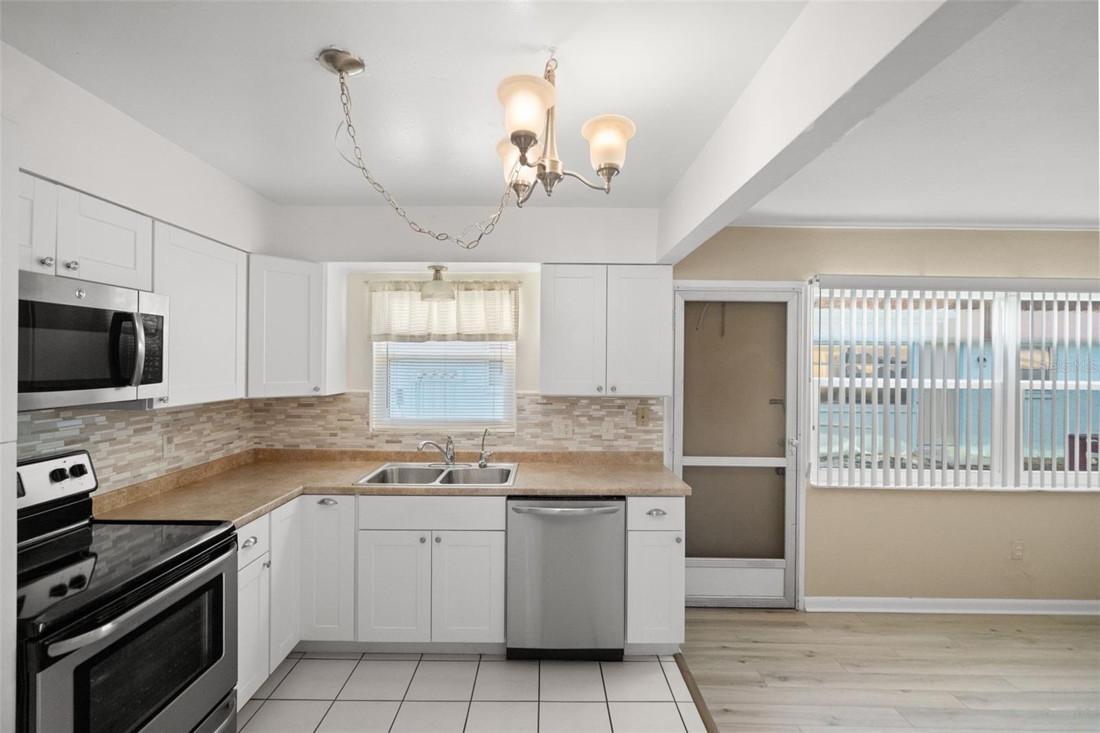 Image 24 of 32 For 8452 Phillip N 8452