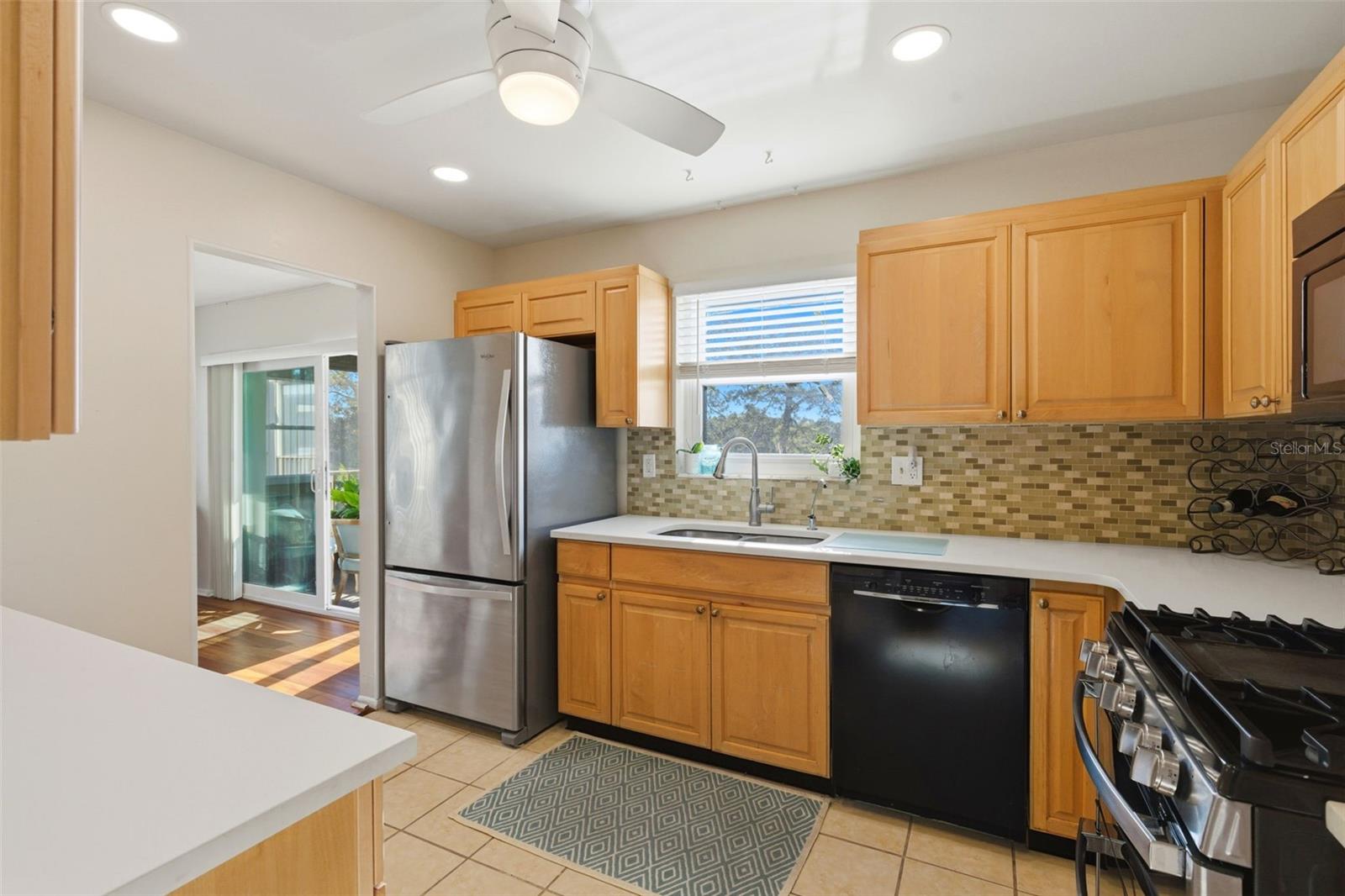 Image 11 of 38 For 6188 80th Street N 310