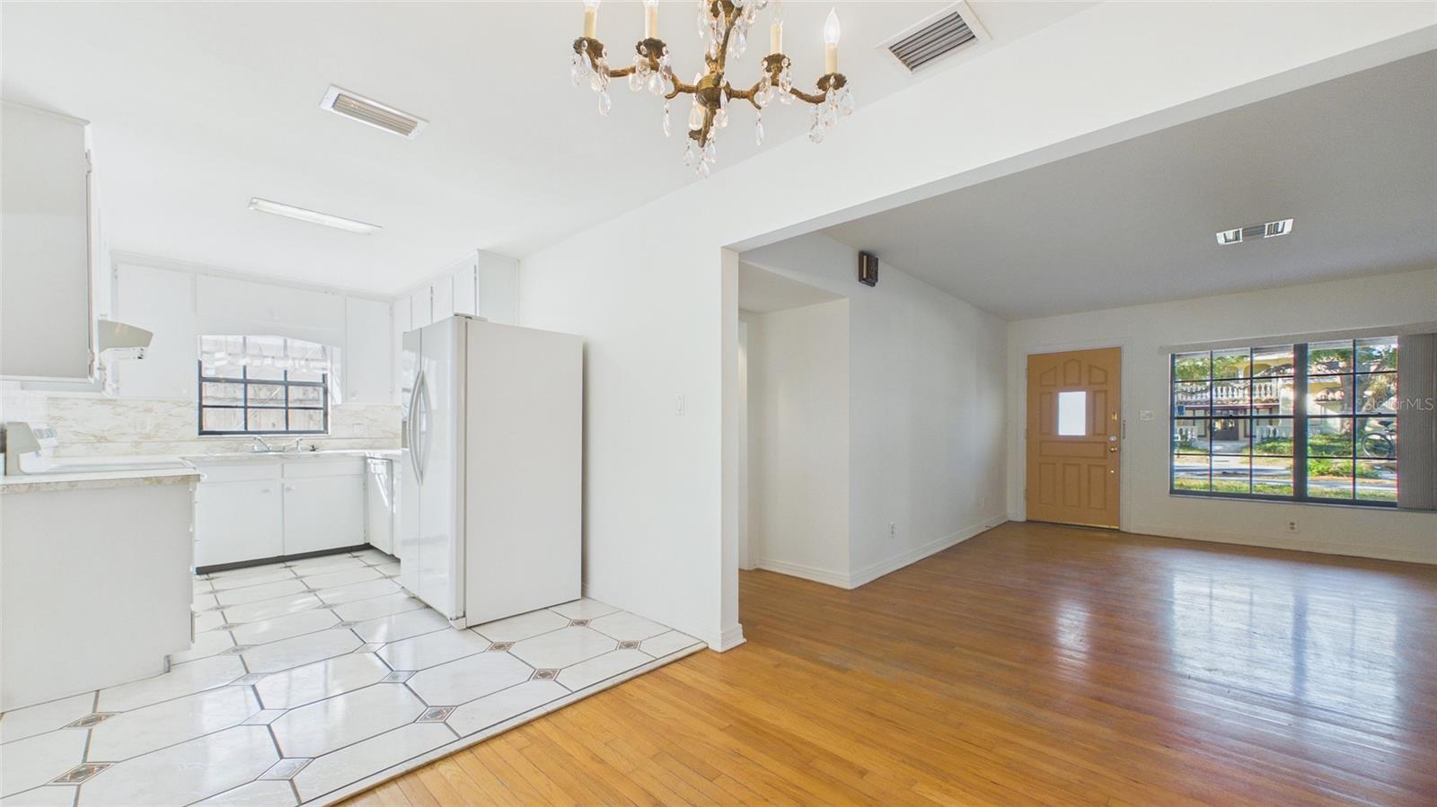 Image 19 of 45 For 3112 Julia Circle