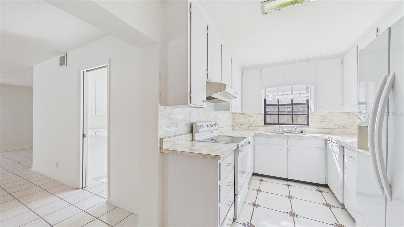 Image 21 of 45 For 3112 Julia Circle