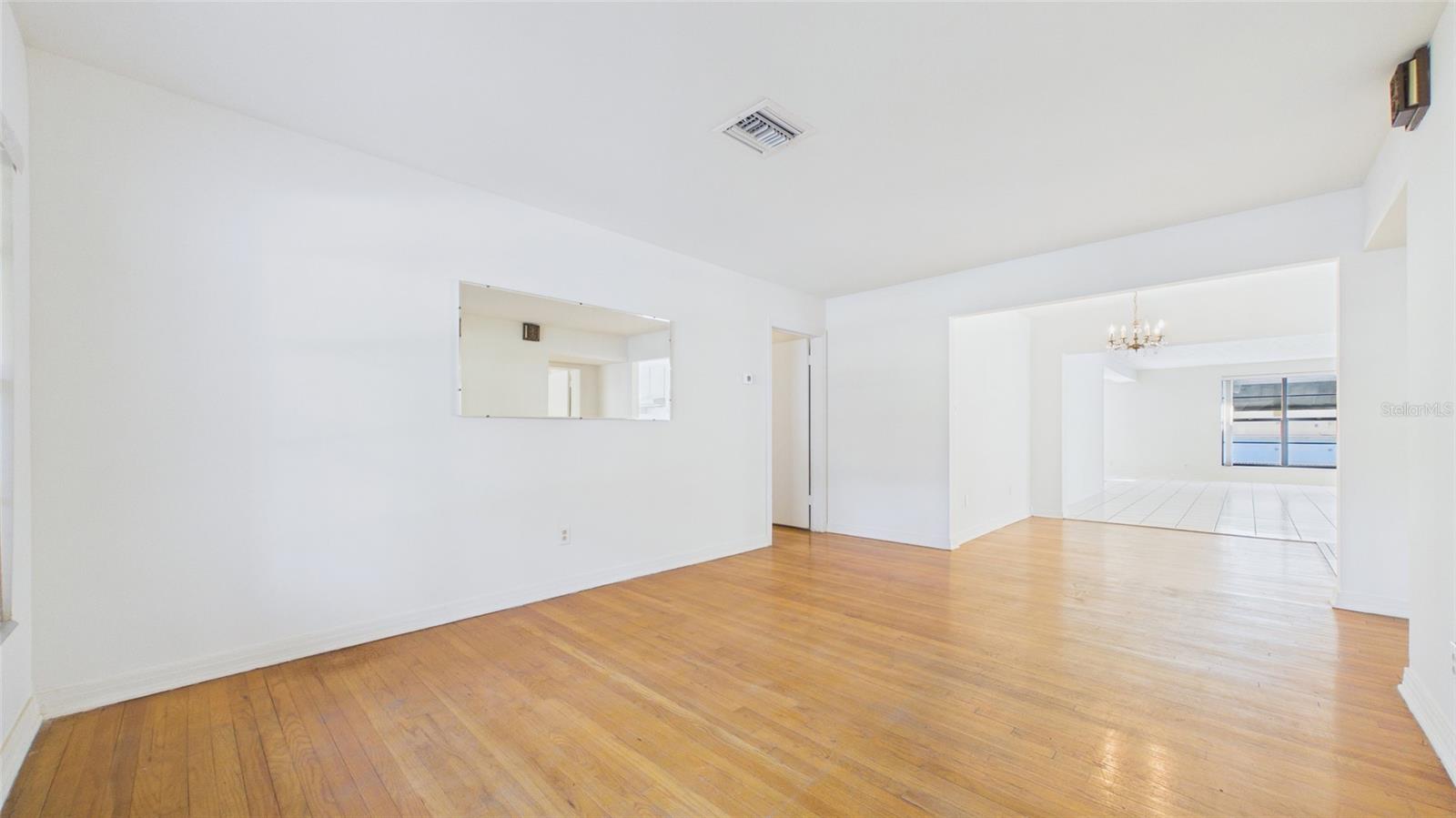 Image 7 of 45 For 3112 Julia Circle