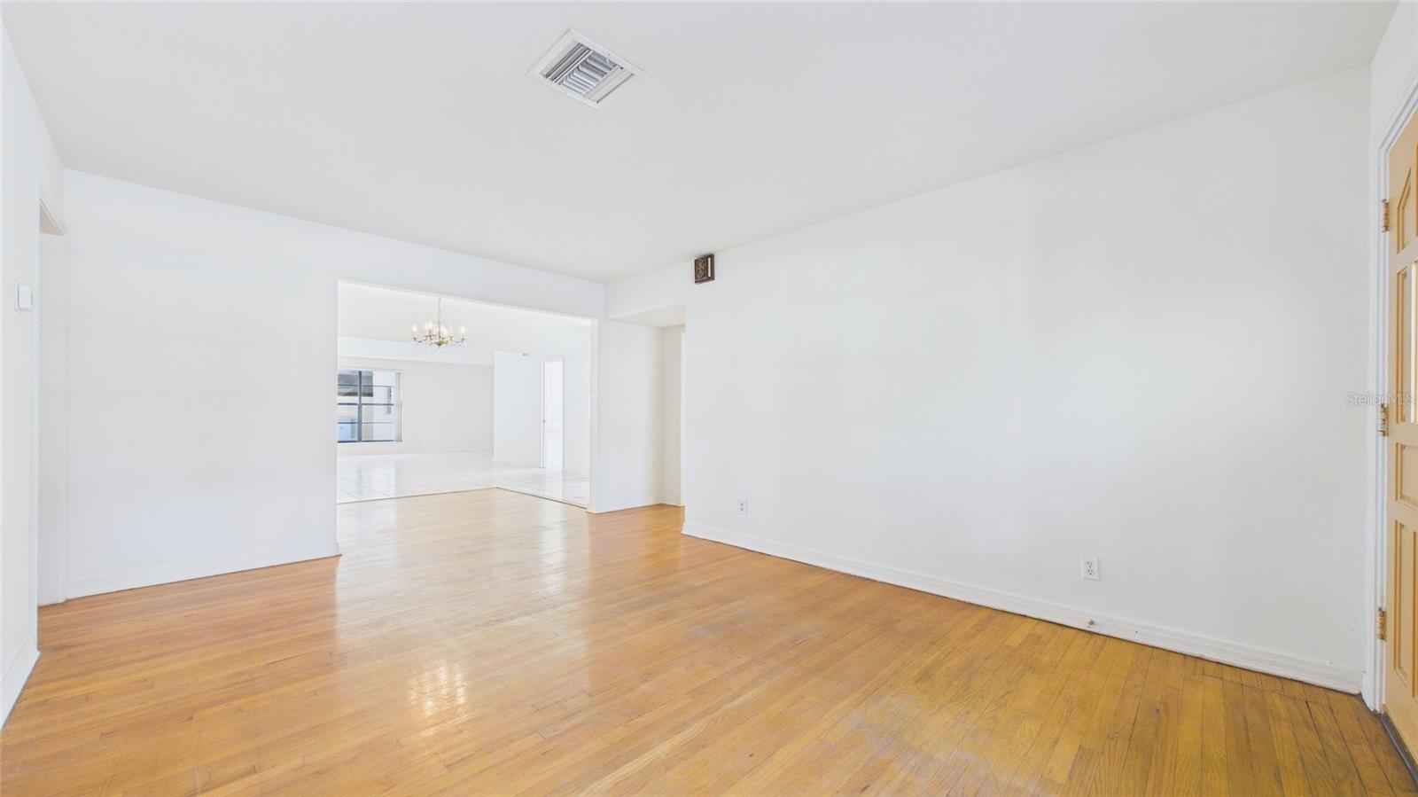 Image 8 of 45 For 3112 Julia Circle