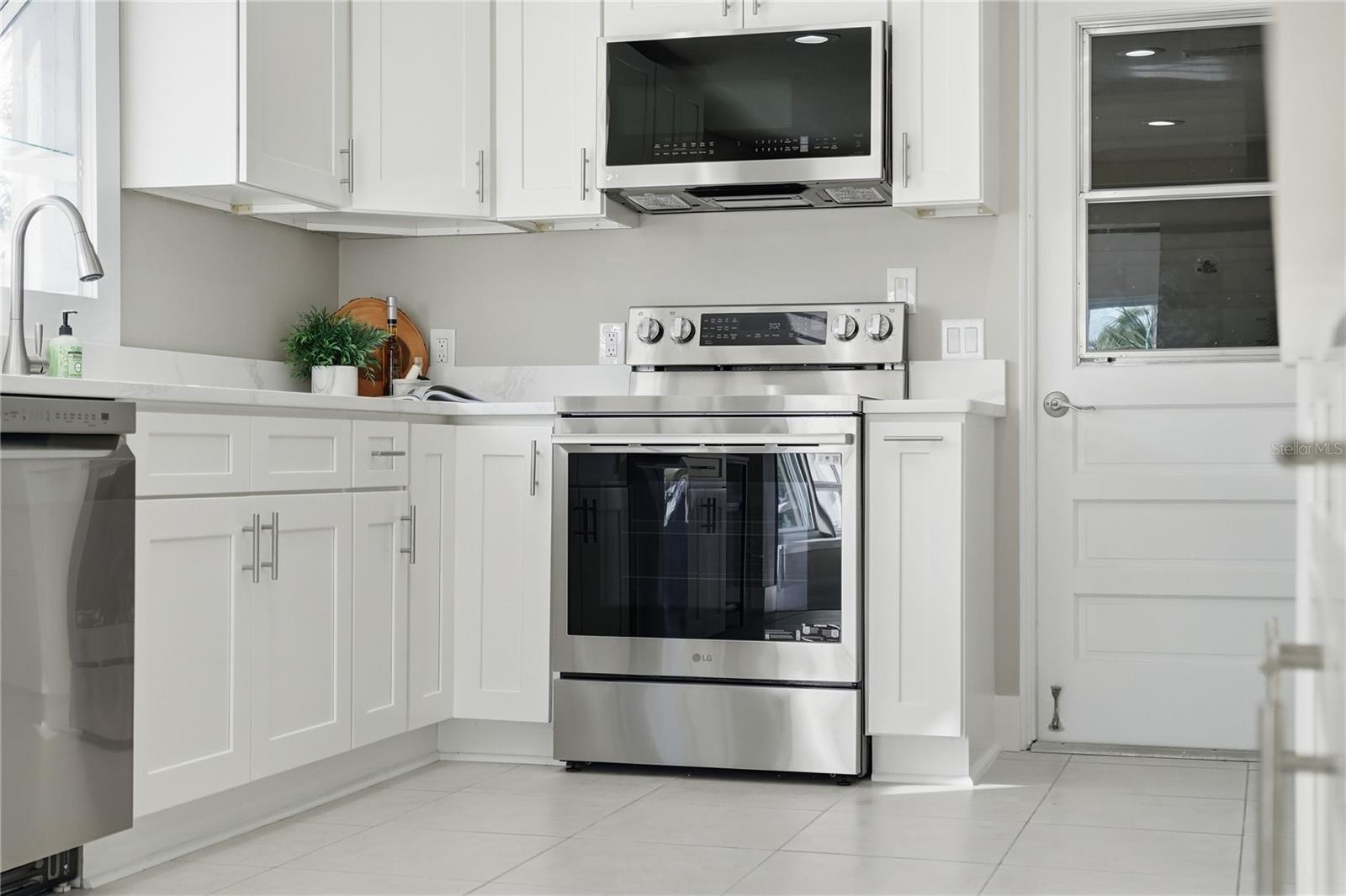 Image 13 of 42 For 541 Lillian Drive