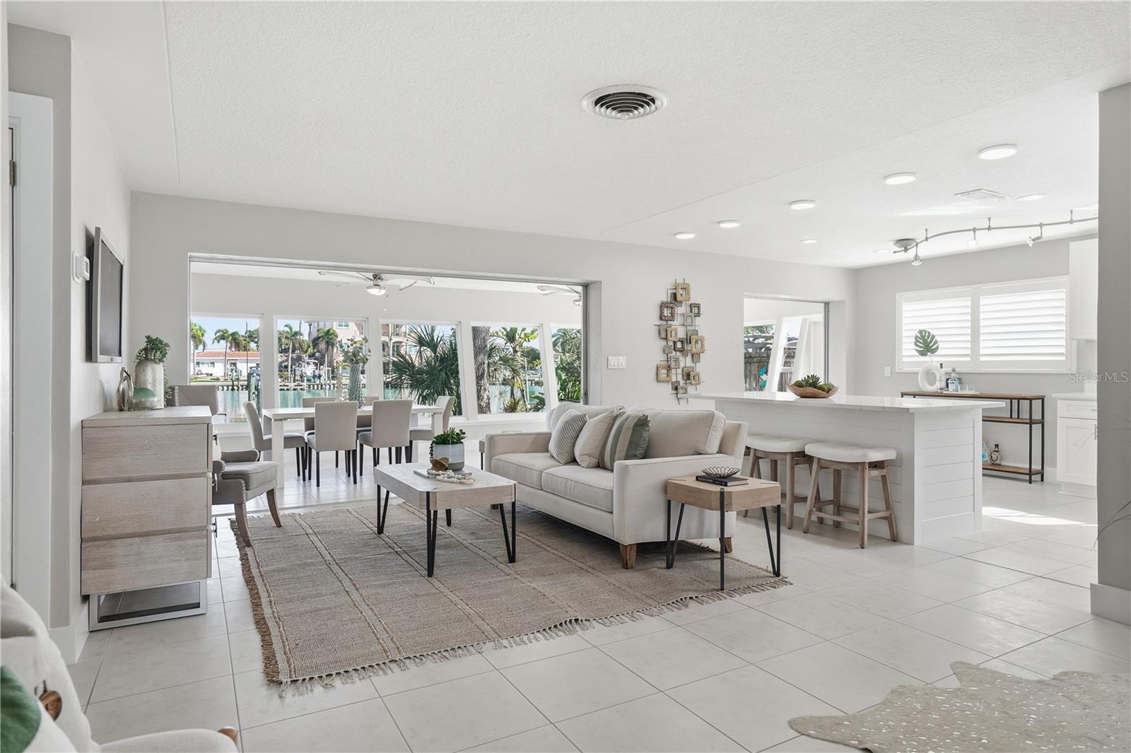 Image 4 of 42 For 541 Lillian Drive