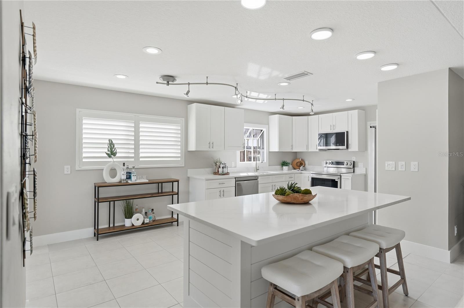 Image 9 of 42 For 541 Lillian Drive