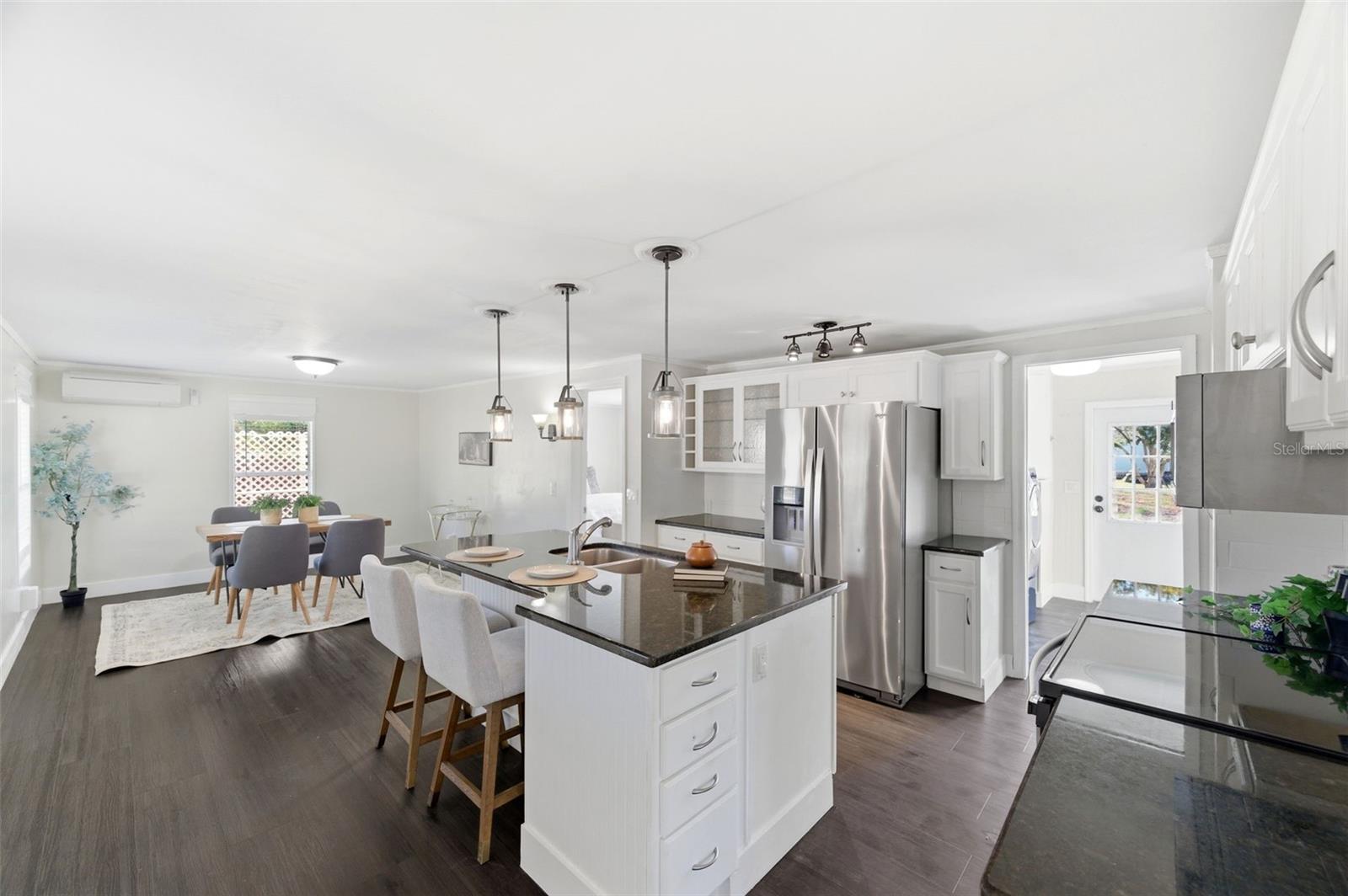 Listing photo id 10 for 6329 Saddletree Drive