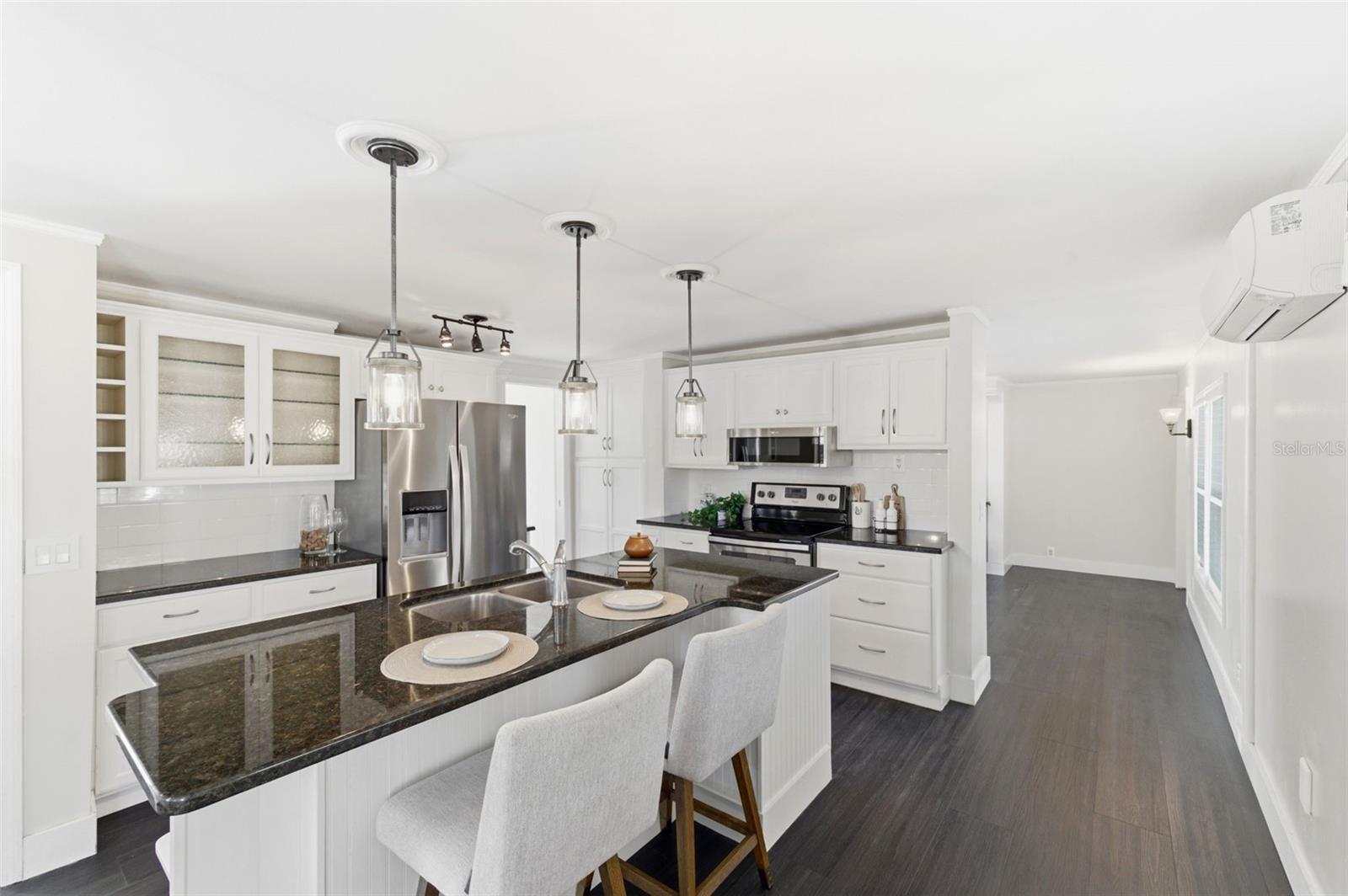 Listing photo id 11 for 6329 Saddletree Drive