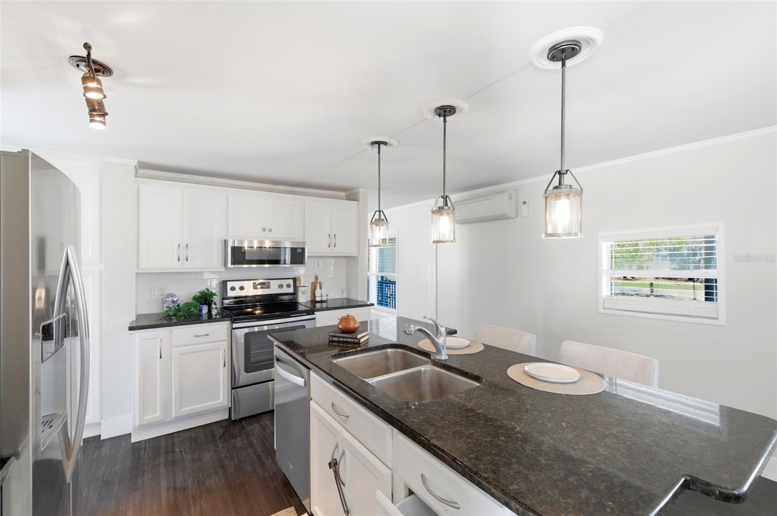 Listing photo id 12 for 6329 Saddletree Drive