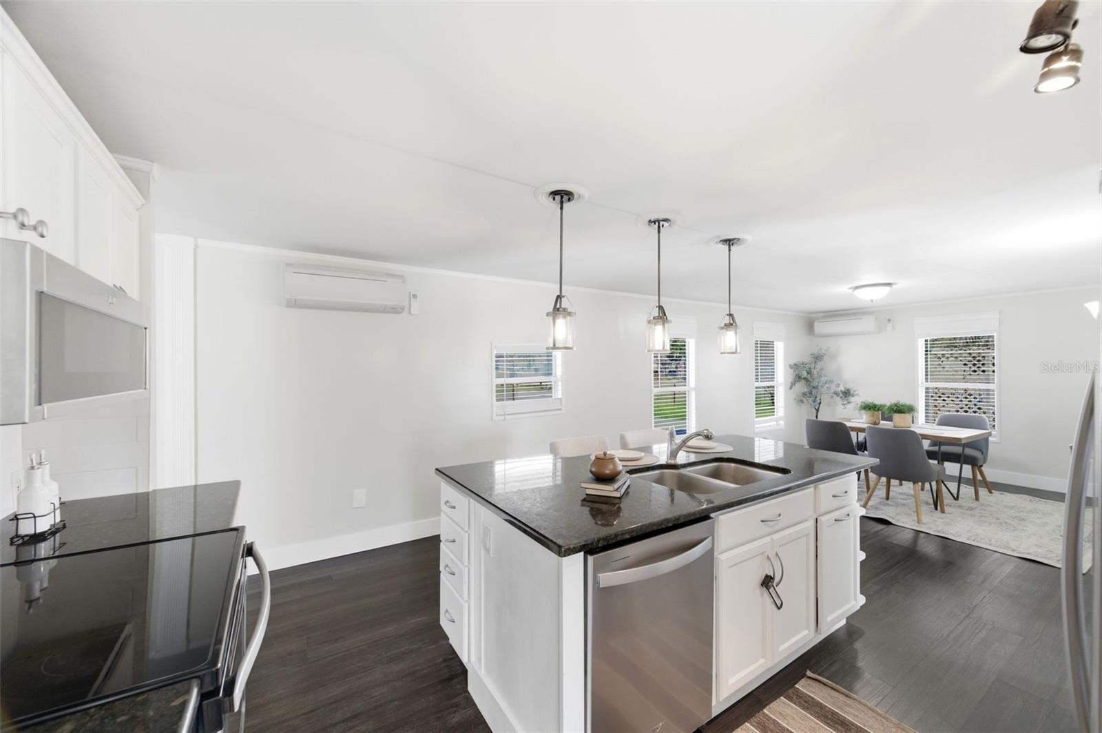 Listing photo id 13 for 6329 Saddletree Drive