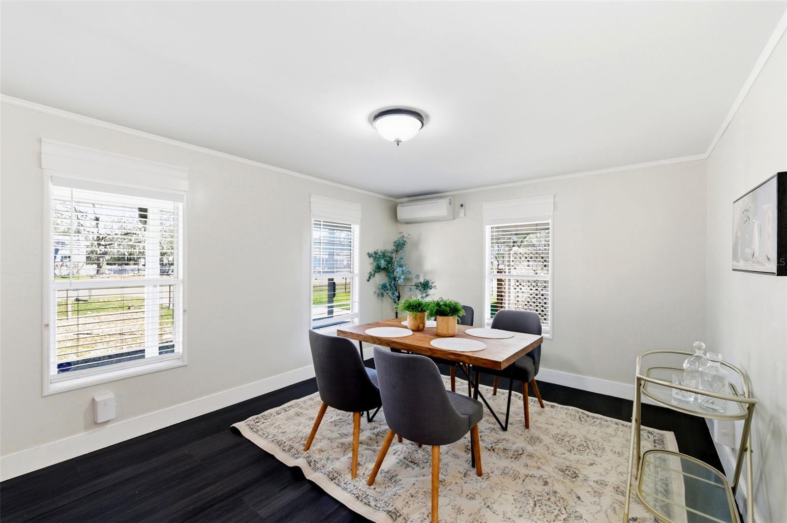 Listing photo id 14 for 6329 Saddletree Drive