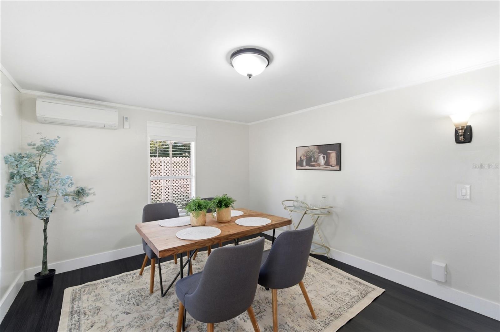 Listing photo id 15 for 6329 Saddletree Drive