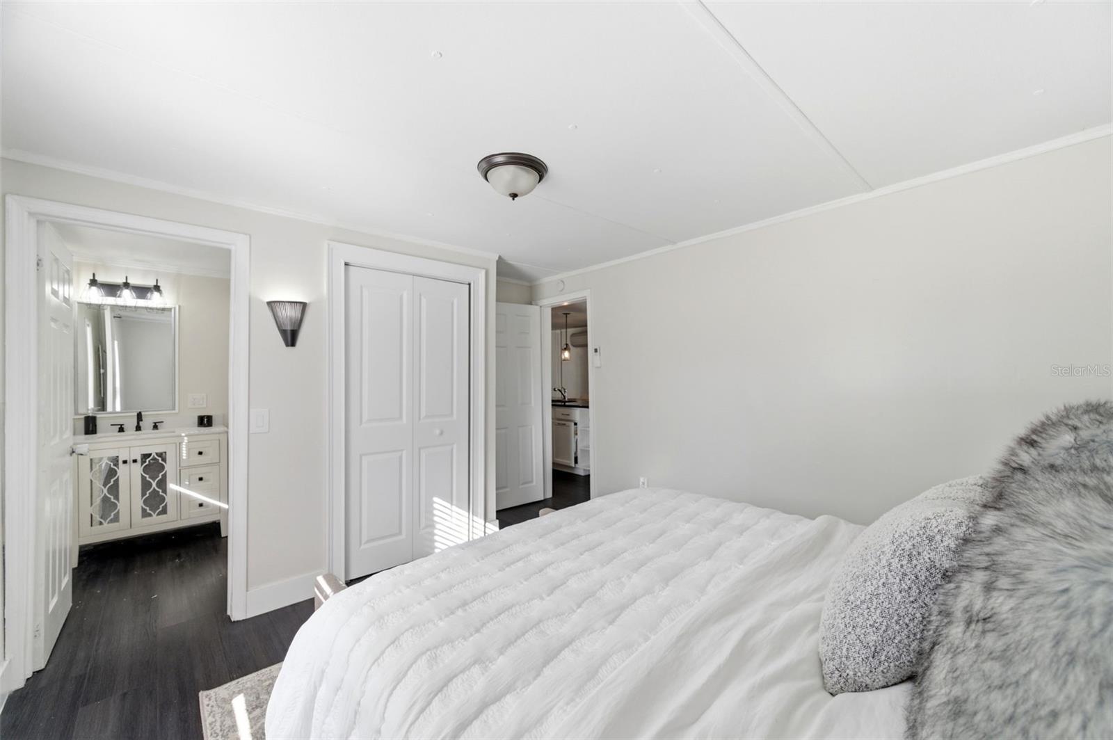 Listing photo id 21 for 6329 Saddletree Drive