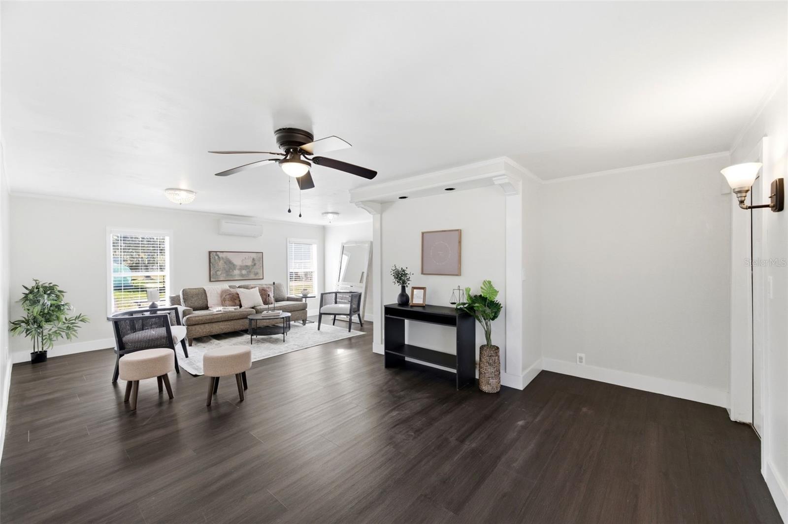 Listing photo id 4 for 6329 Saddletree Drive