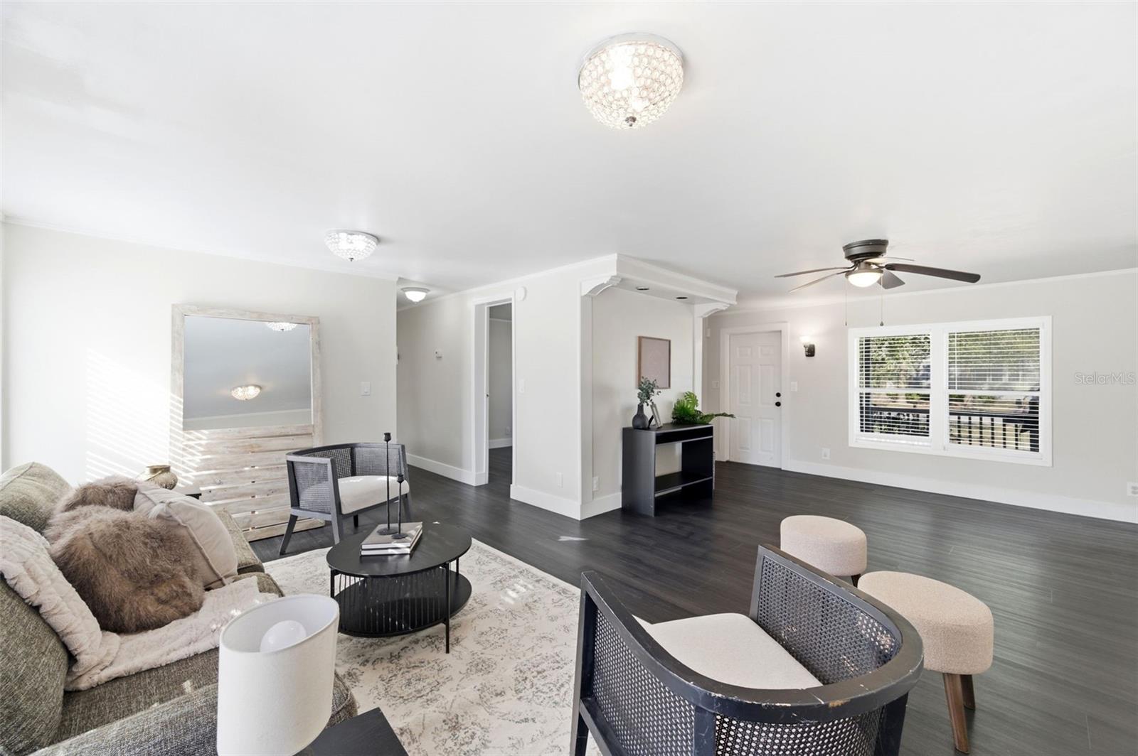 Listing photo id 5 for 6329 Saddletree Drive