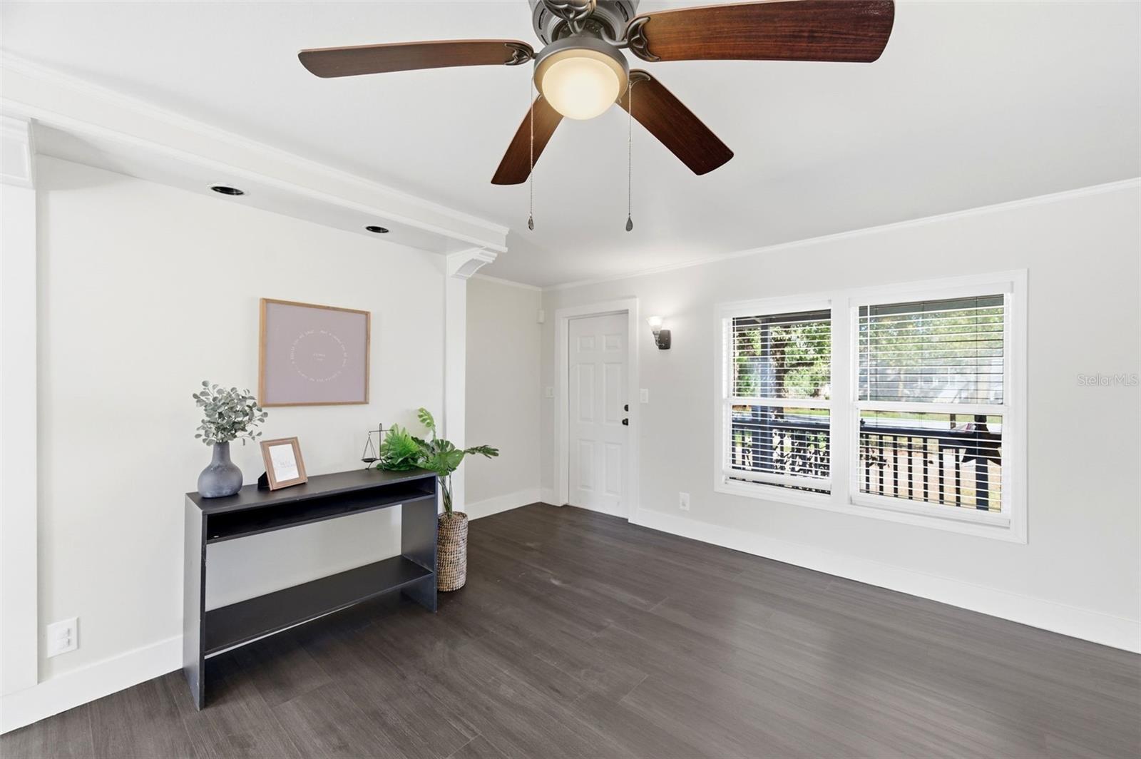 Listing photo id 6 for 6329 Saddletree Drive