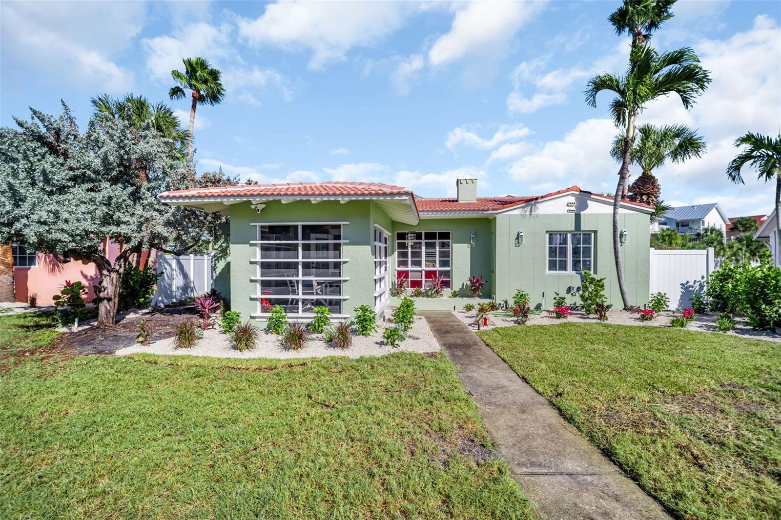 Details for 16613 Gulf Boulevard, NORTH REDINGTON BEACH, FL 33708