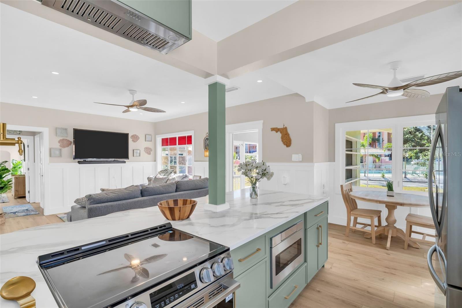 Image 12 of 51 For 16613 Gulf Boulevard