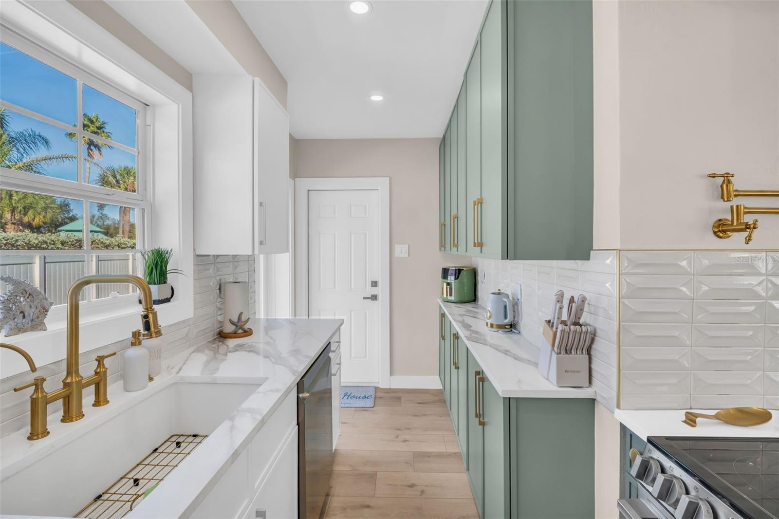 Image 14 of 51 For 16613 Gulf Boulevard