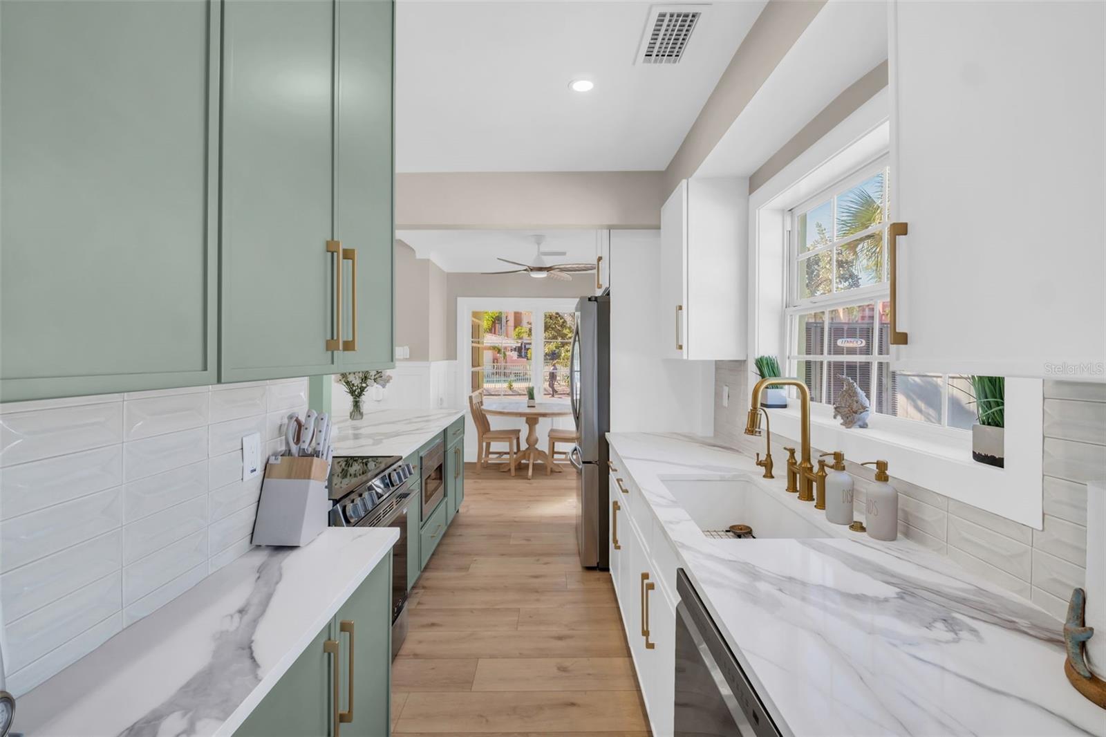 Image 15 of 51 For 16613 Gulf Boulevard