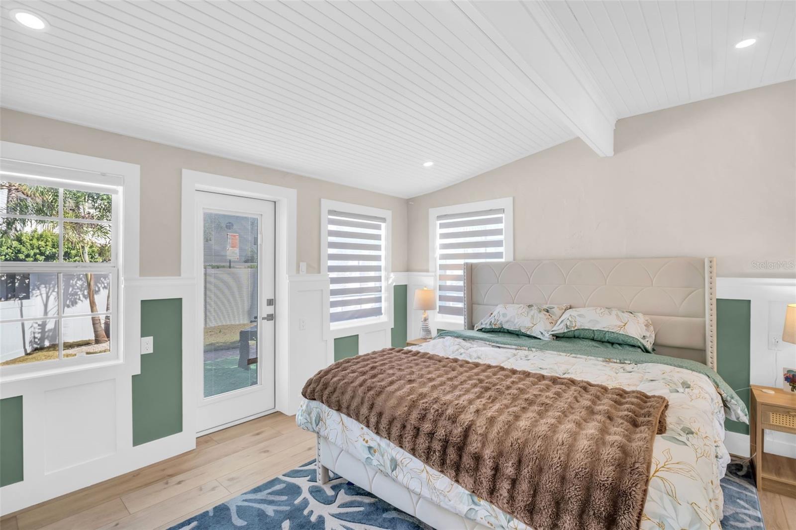 Image 18 of 51 For 16613 Gulf Boulevard