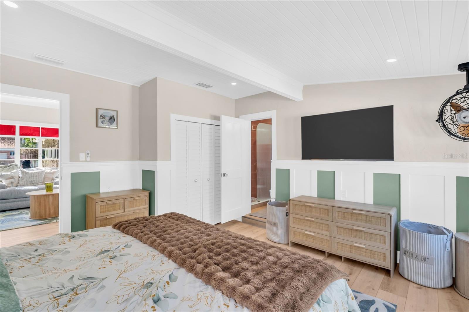 Image 19 of 51 For 16613 Gulf Boulevard