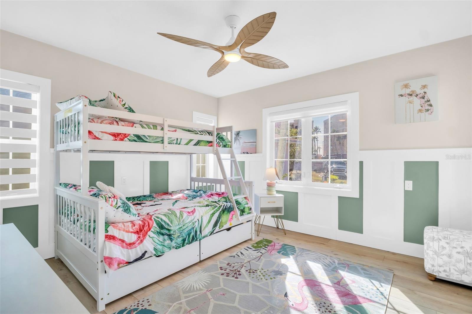 Image 25 of 51 For 16613 Gulf Boulevard