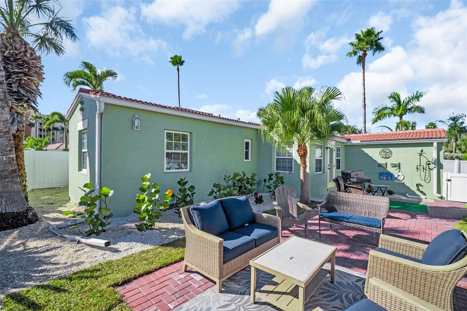 Image 35 of 51 For 16613 Gulf Boulevard