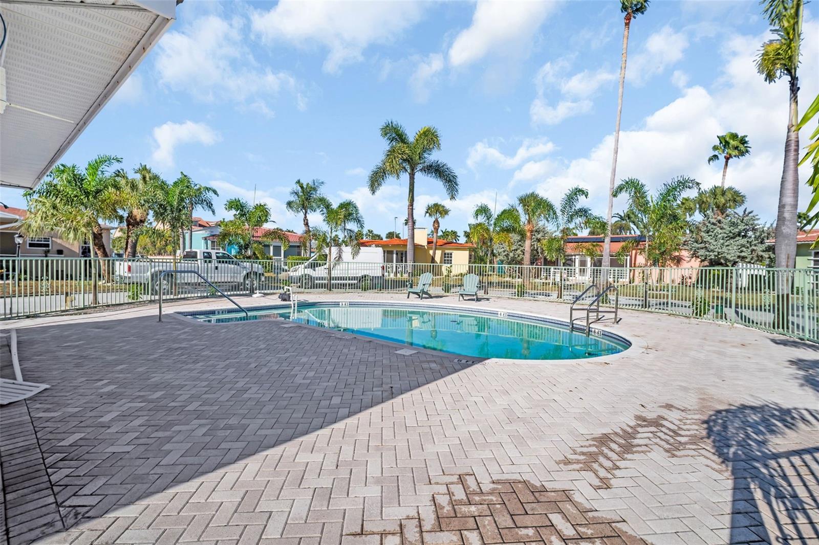 Image 38 of 51 For 16613 Gulf Boulevard