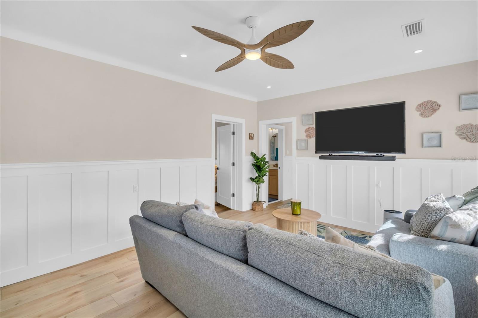 Image 5 of 51 For 16613 Gulf Boulevard