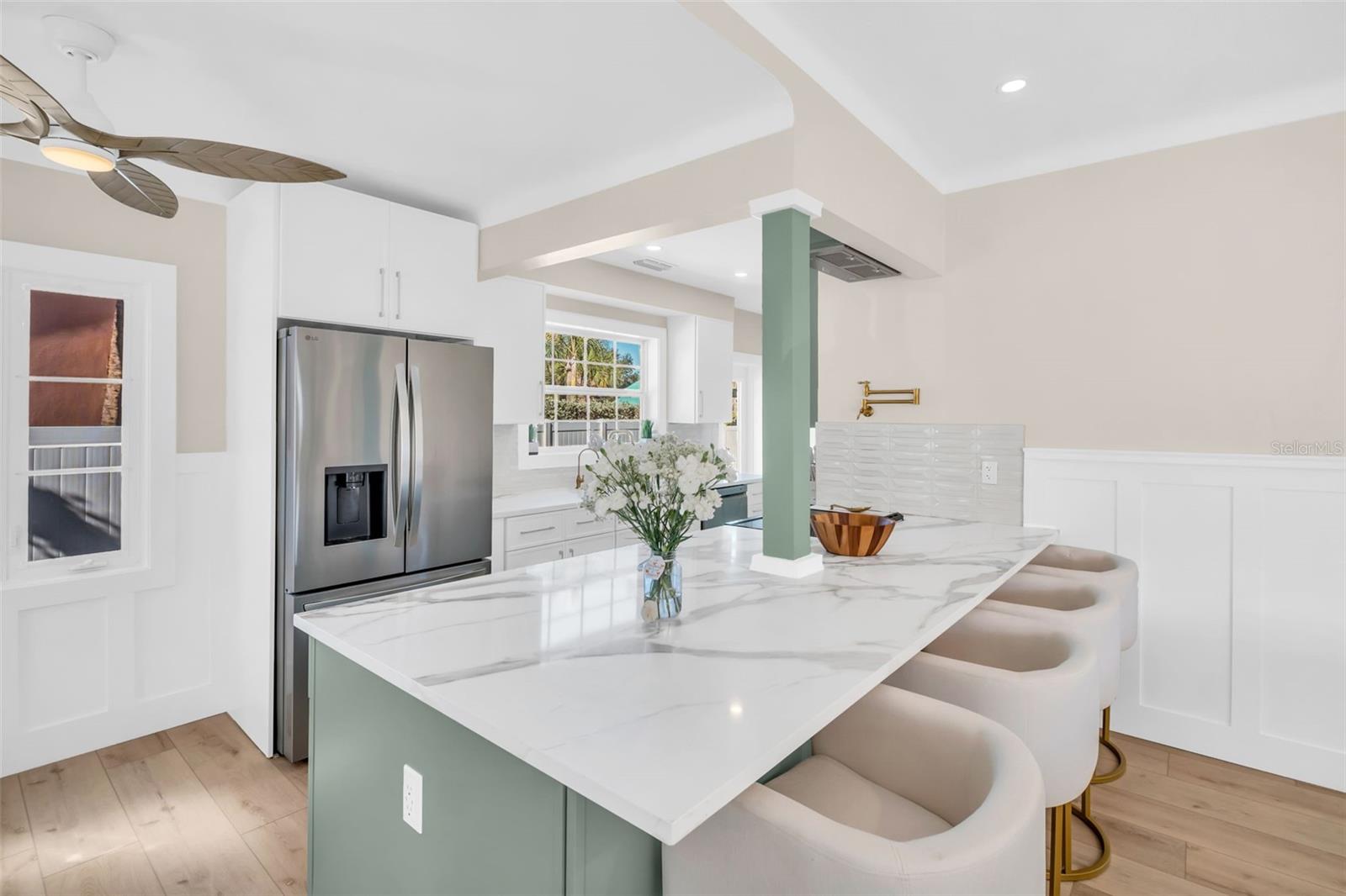 Image 8 of 51 For 16613 Gulf Boulevard