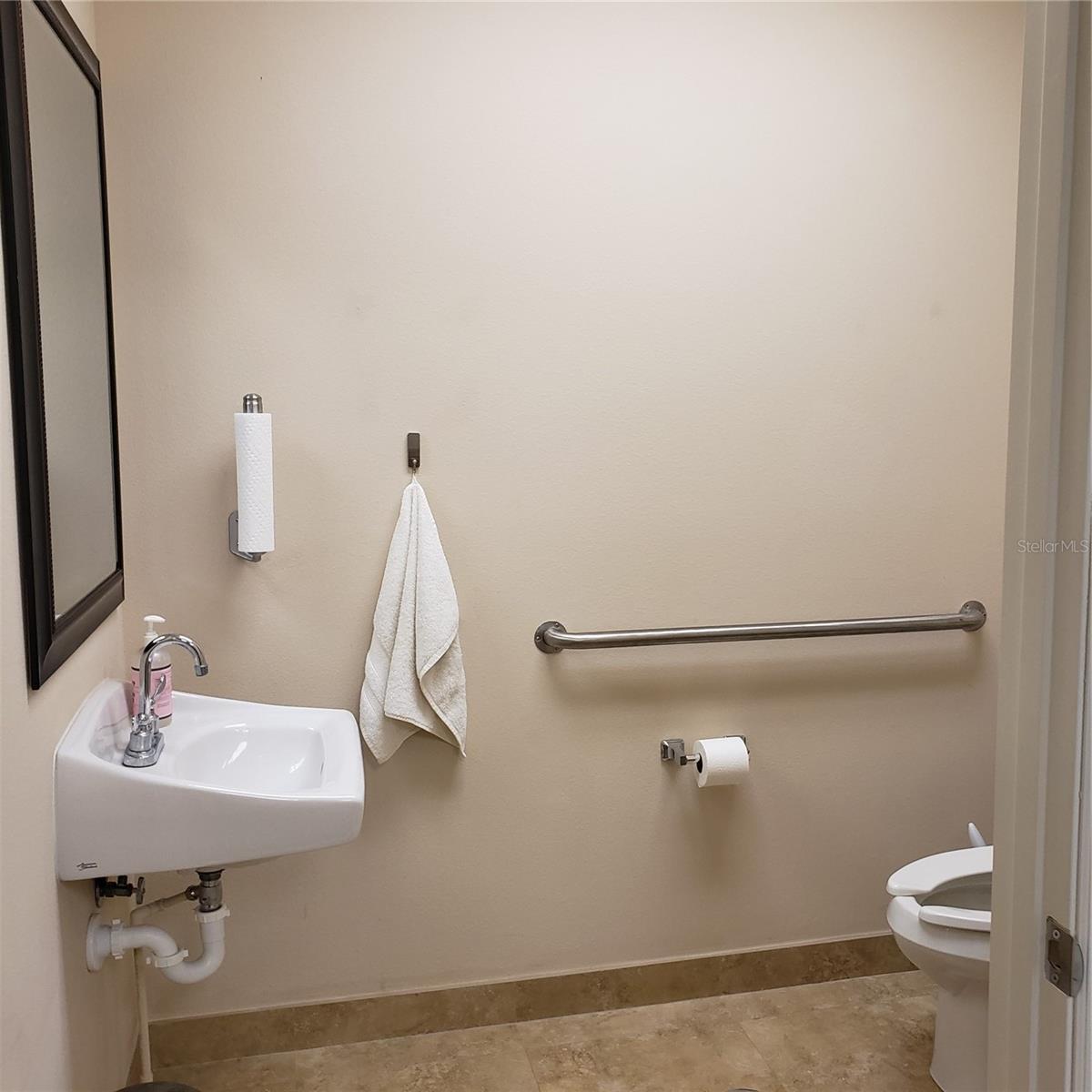 Listing photo id 11 for 16013 Florida Avenue