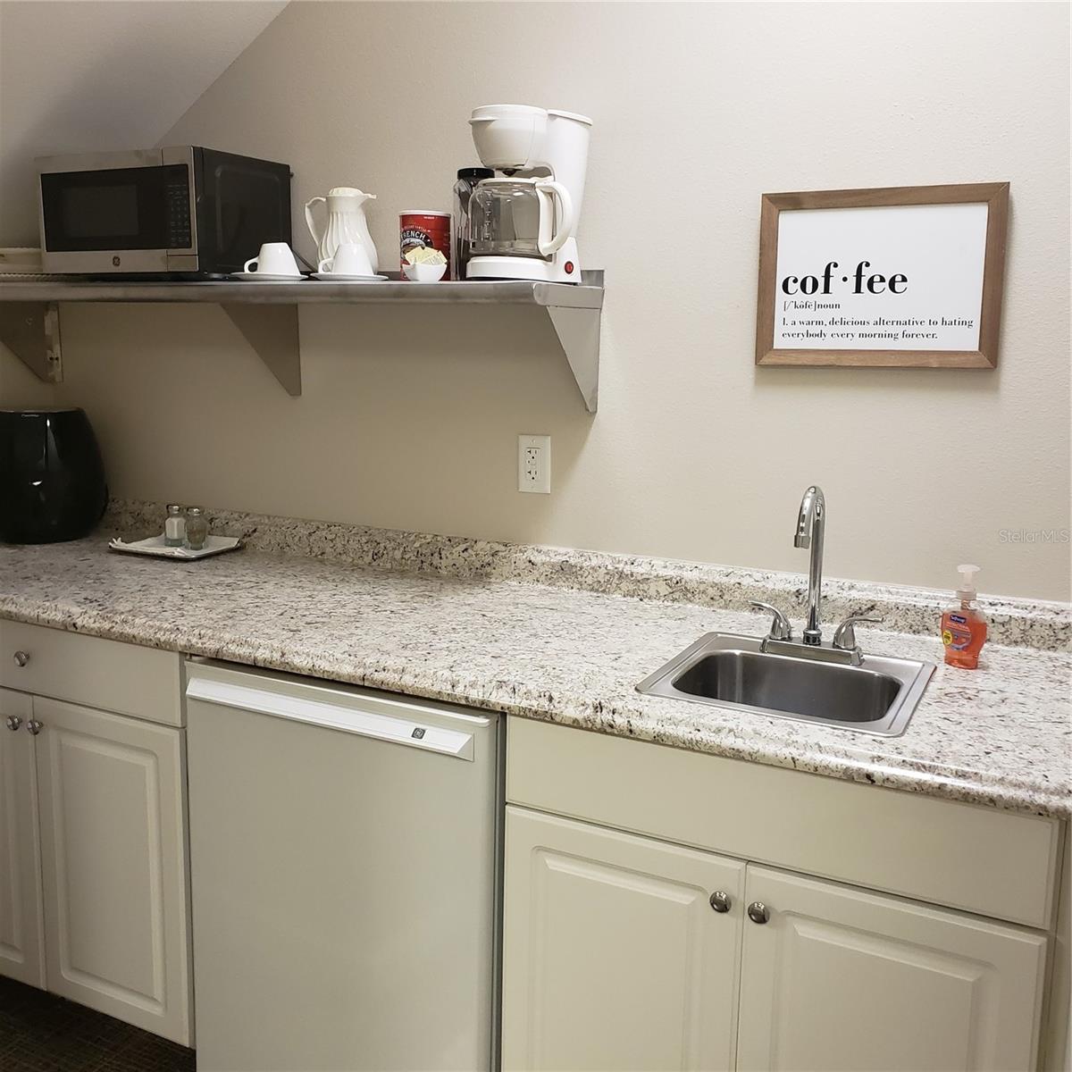 Listing photo id 6 for 16013 Florida Avenue