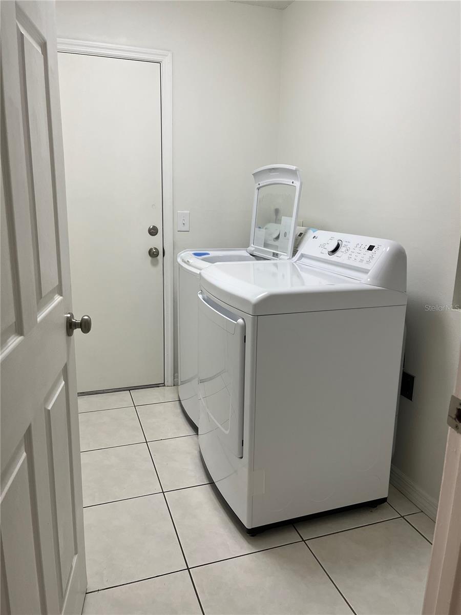 Image 17 of 19 For 3021 Tampa Bay Boulevard