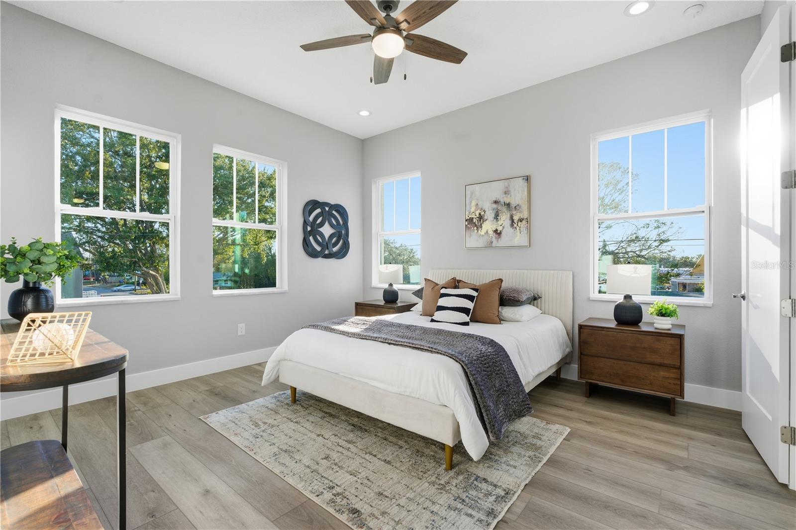 Image 14 of 18 For 3267 Emerson Avenue S