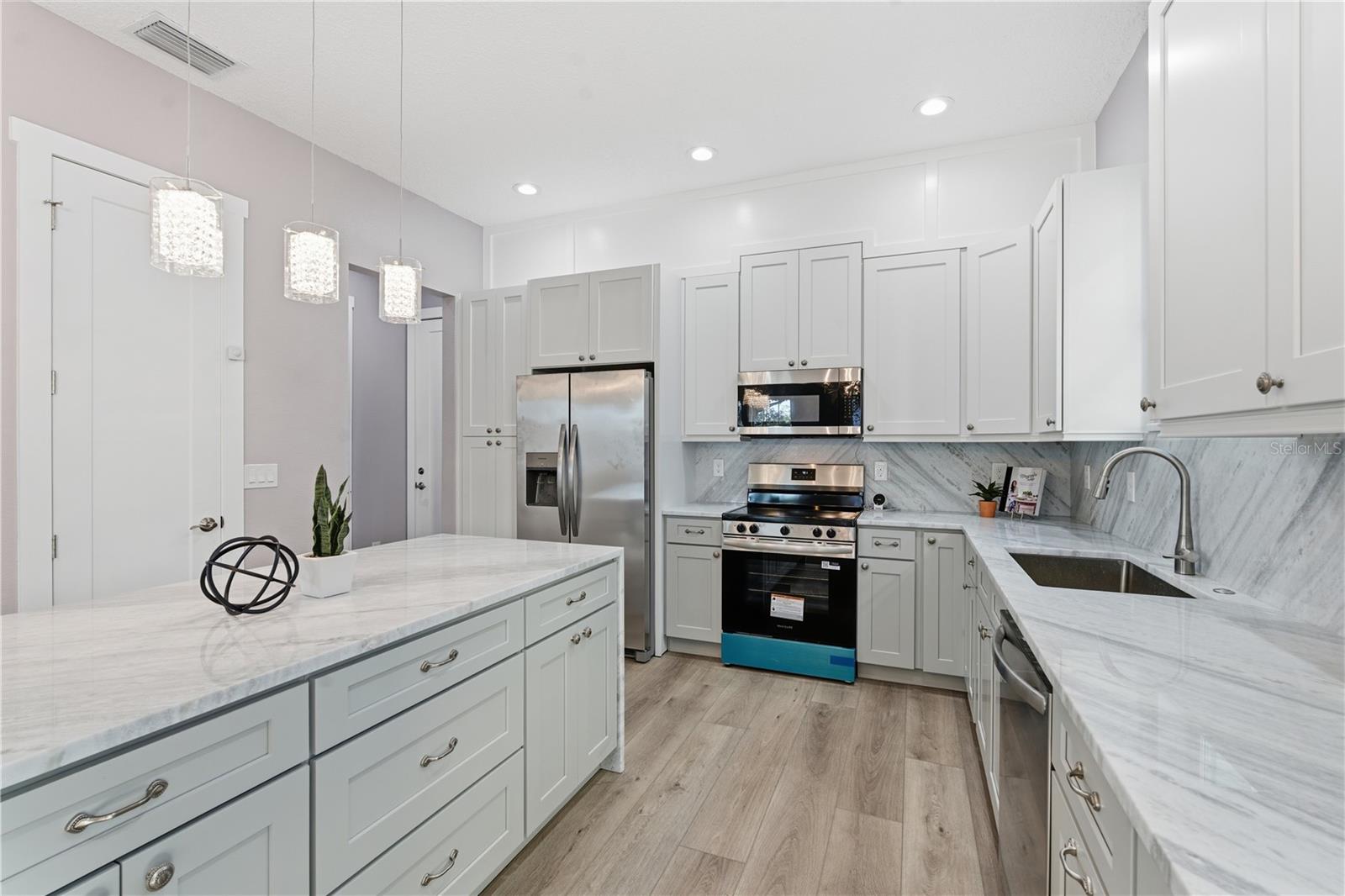 Image 6 of 18 For 3267 Emerson Avenue S