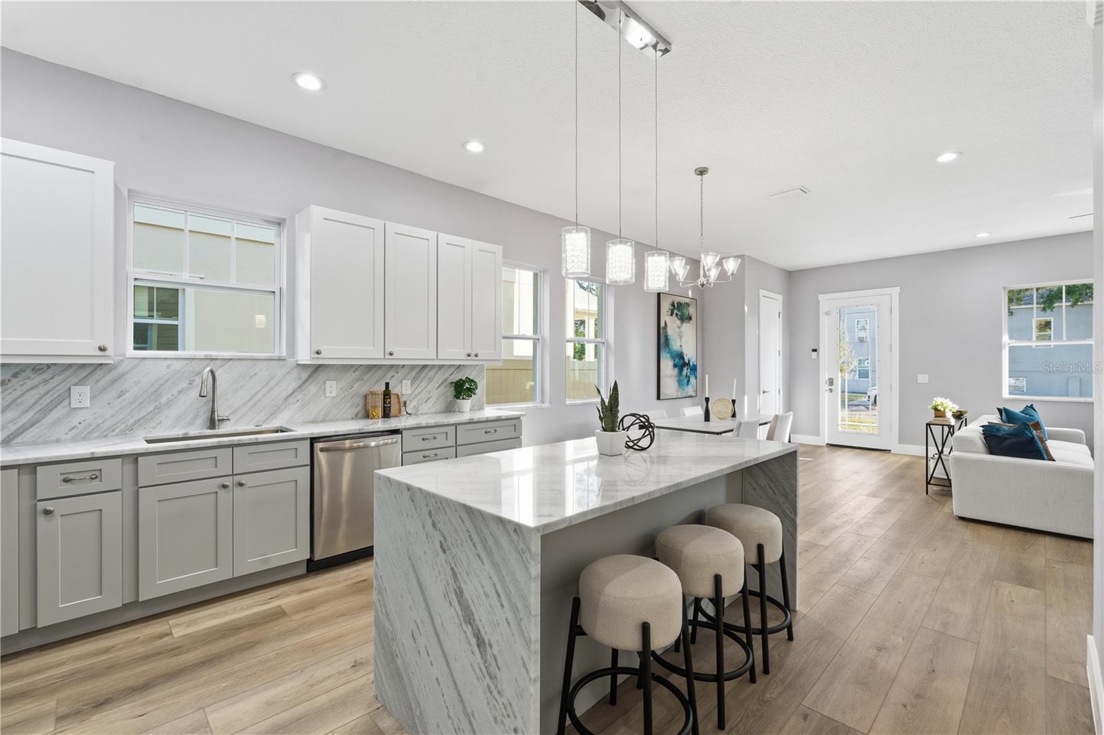 Image 8 of 18 For 3267 Emerson Avenue S