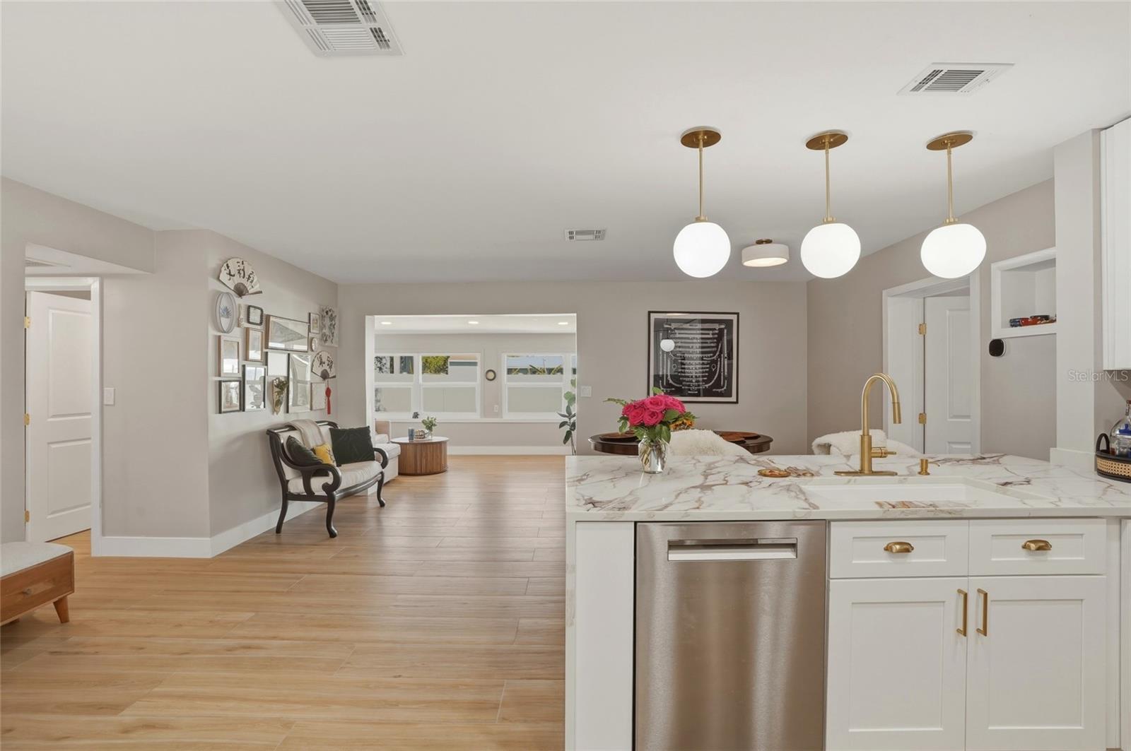 Image 10 of 40 For 411 42nd Avenue Ne