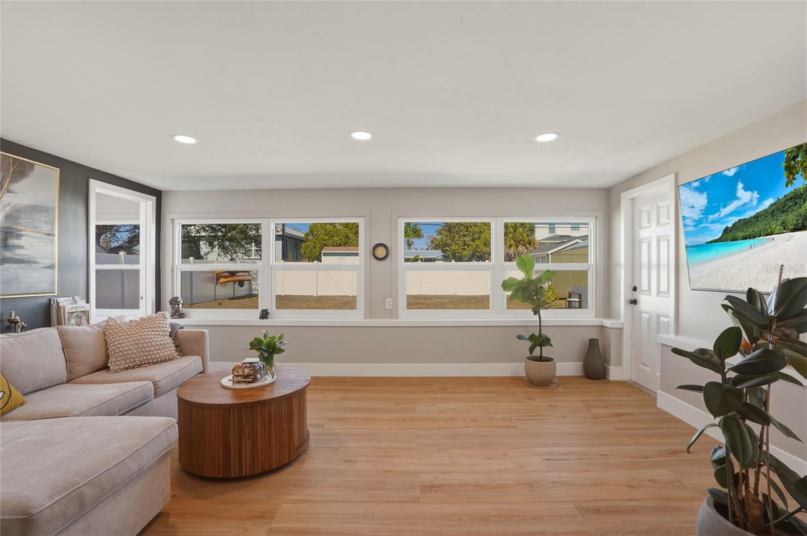 Image 15 of 40 For 411 42nd Avenue Ne