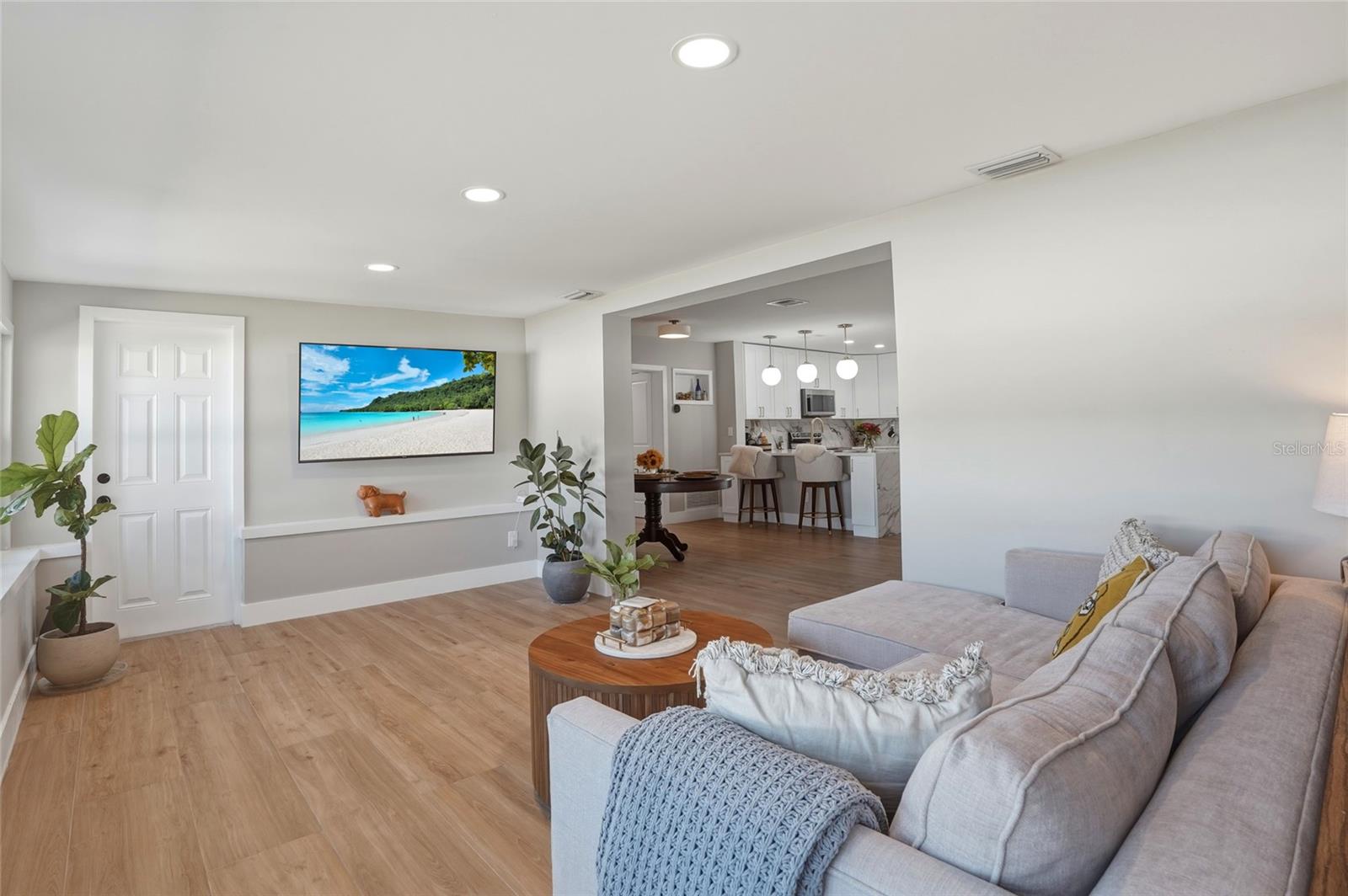 Image 17 of 40 For 411 42nd Avenue Ne