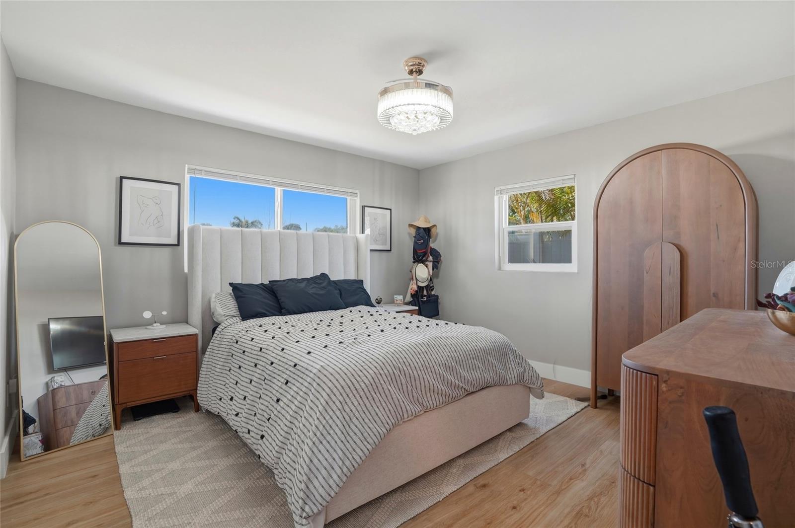 Image 18 of 40 For 411 42nd Avenue Ne