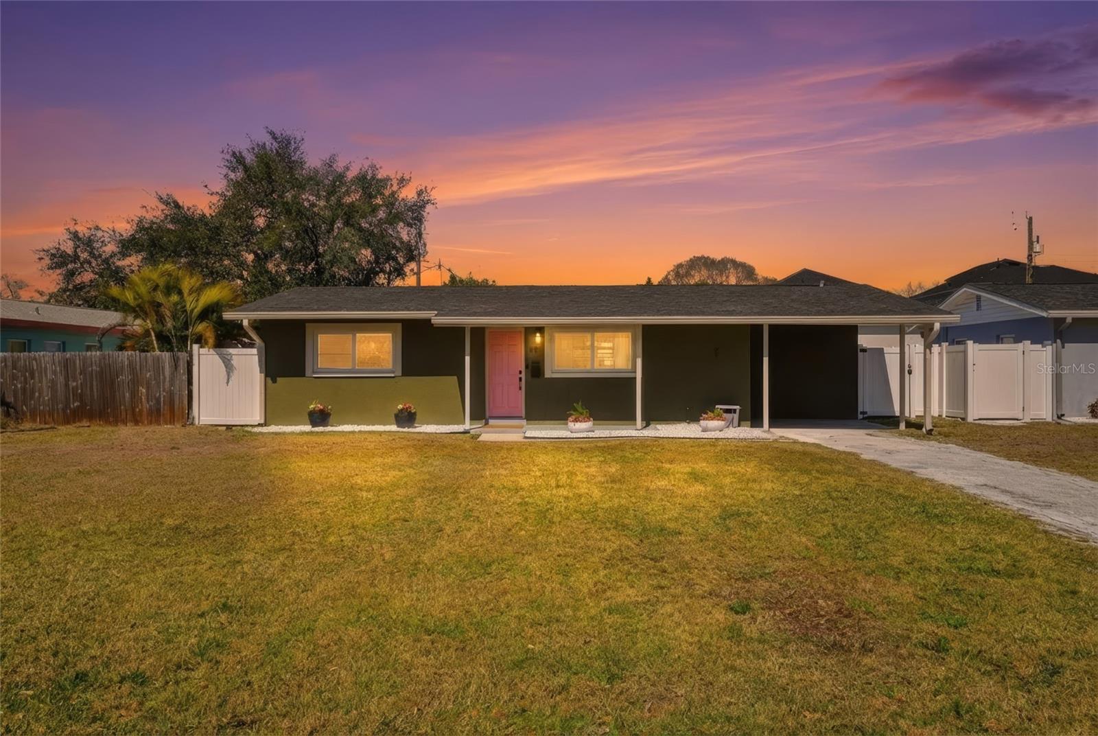 Image 2 of 40 For 411 42nd Avenue Ne