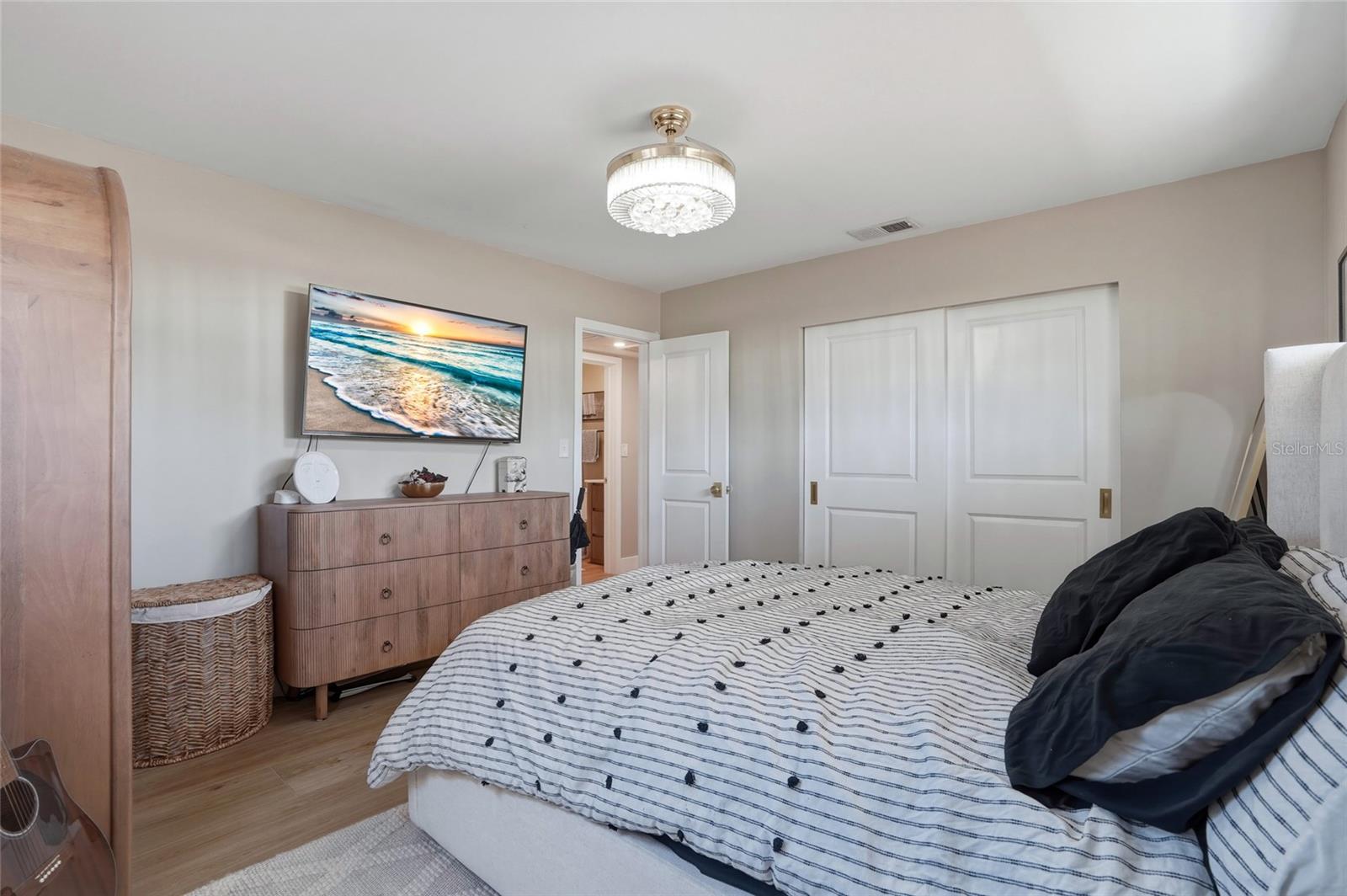 Image 20 of 40 For 411 42nd Avenue Ne