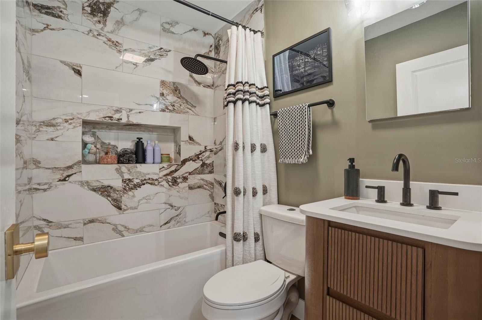 Image 21 of 40 For 411 42nd Avenue Ne